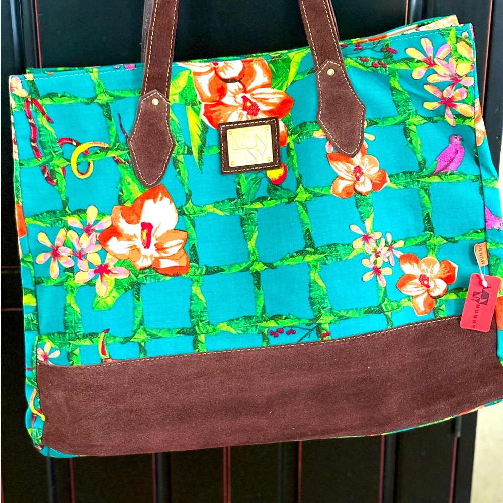 Mummy canvas and suede tote. Snap closure. Double handle. Inside pocket. NWT